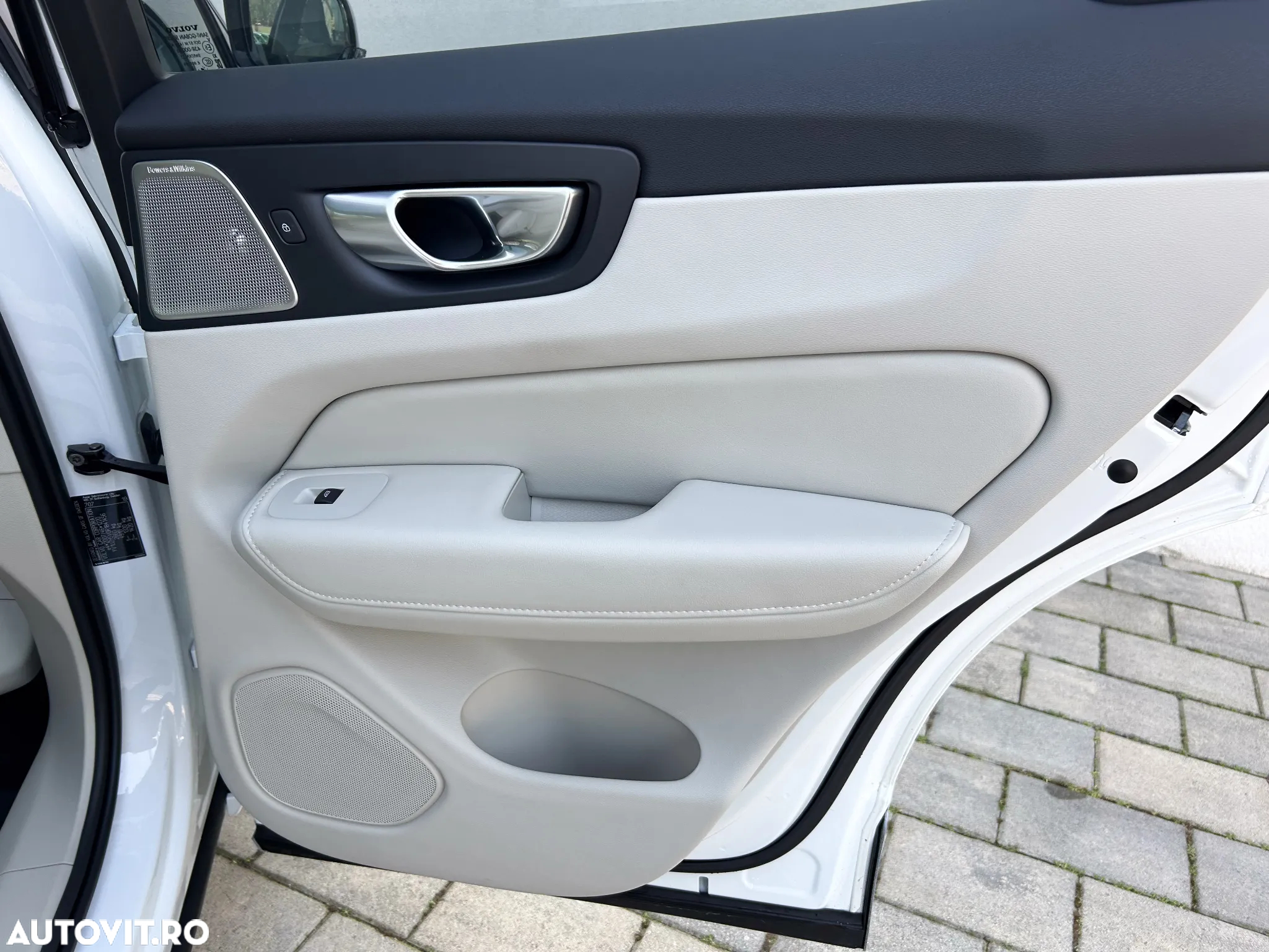 Volvo XC 60 Recharge T8 AWD AT Ultimate Dark - 23