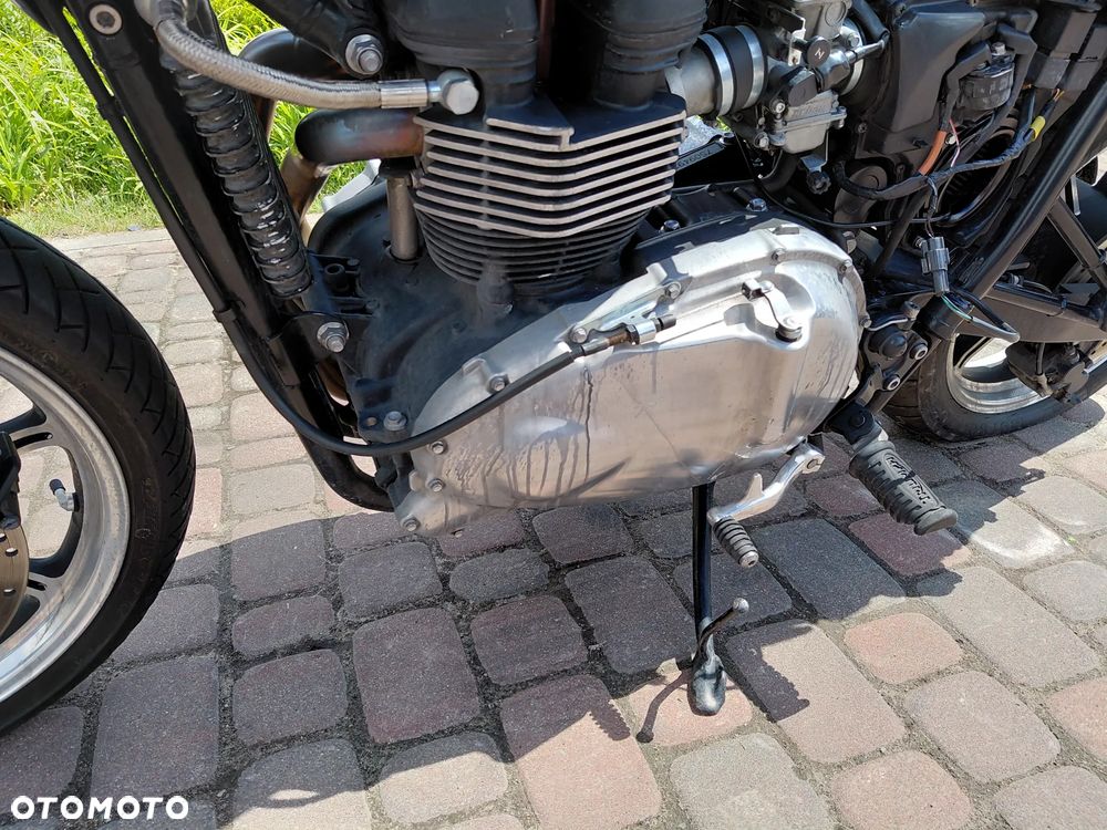 Triumph Bonneville - 13