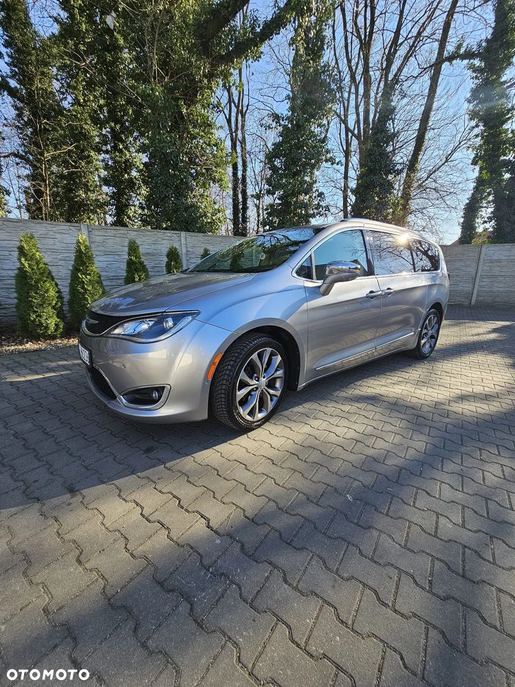 Chrysler Pacifica - 4