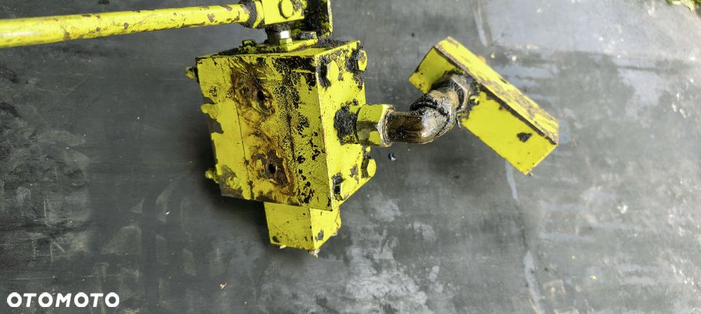 CLAAS Mercator 75 rozdzielacz hydrauliczny oleju - 3