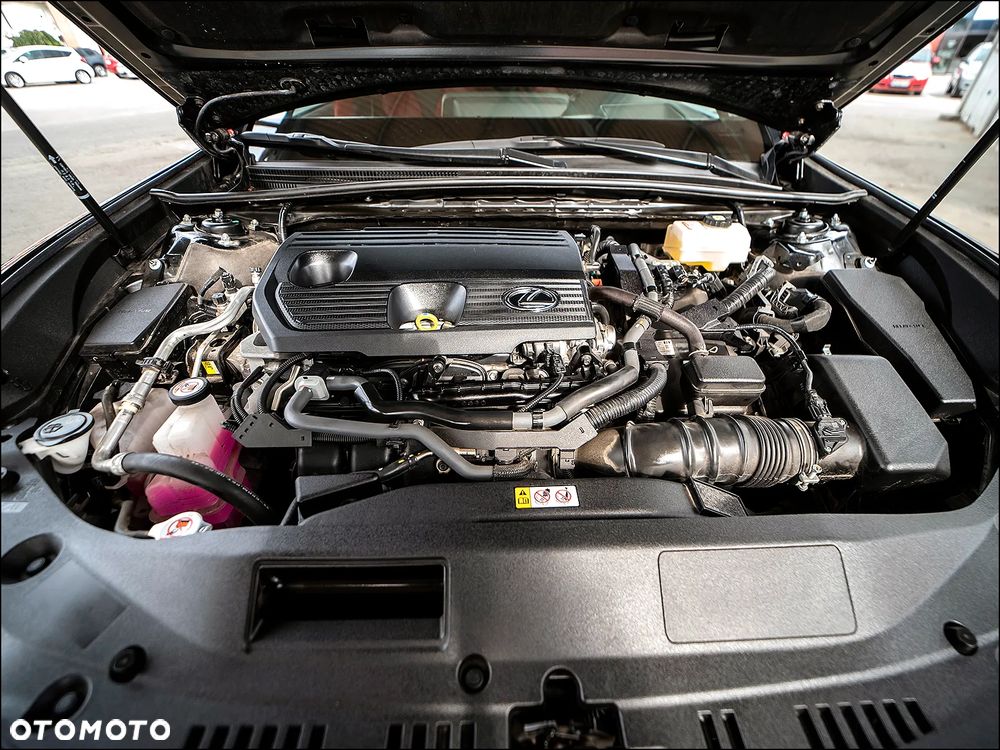 Lexus ES 300h F Sport - 40