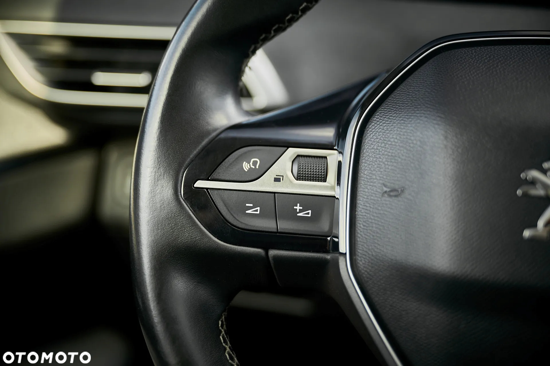 Peugeot 3008 1.2 PureTech Allure S&S - 34