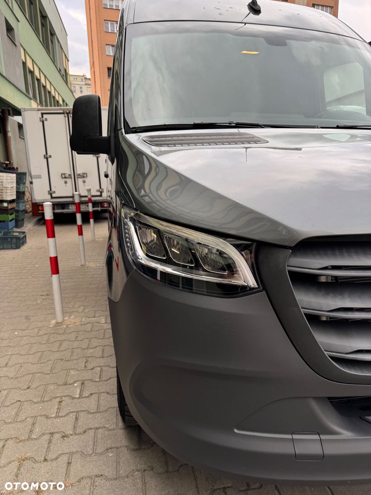 Mercedes-Benz Sprinter W907 - 10