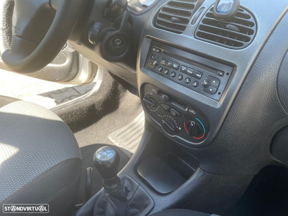 Peugeot 206 1.1 Color Line - 14