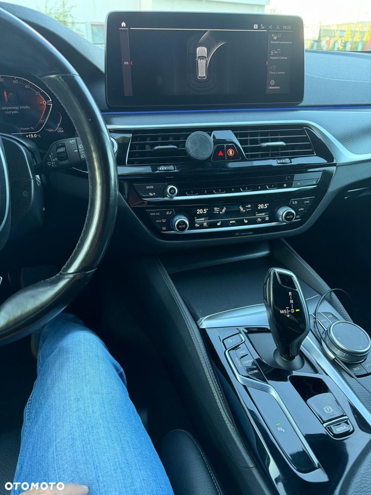 BMW Seria 5 520d xDrive M Sport Edition - 9