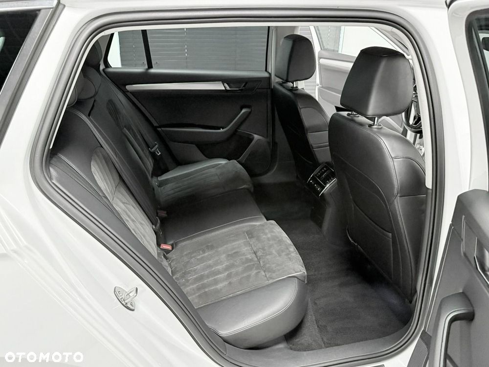 Skoda Superb 2.0 TDI DSG Sportline - 34