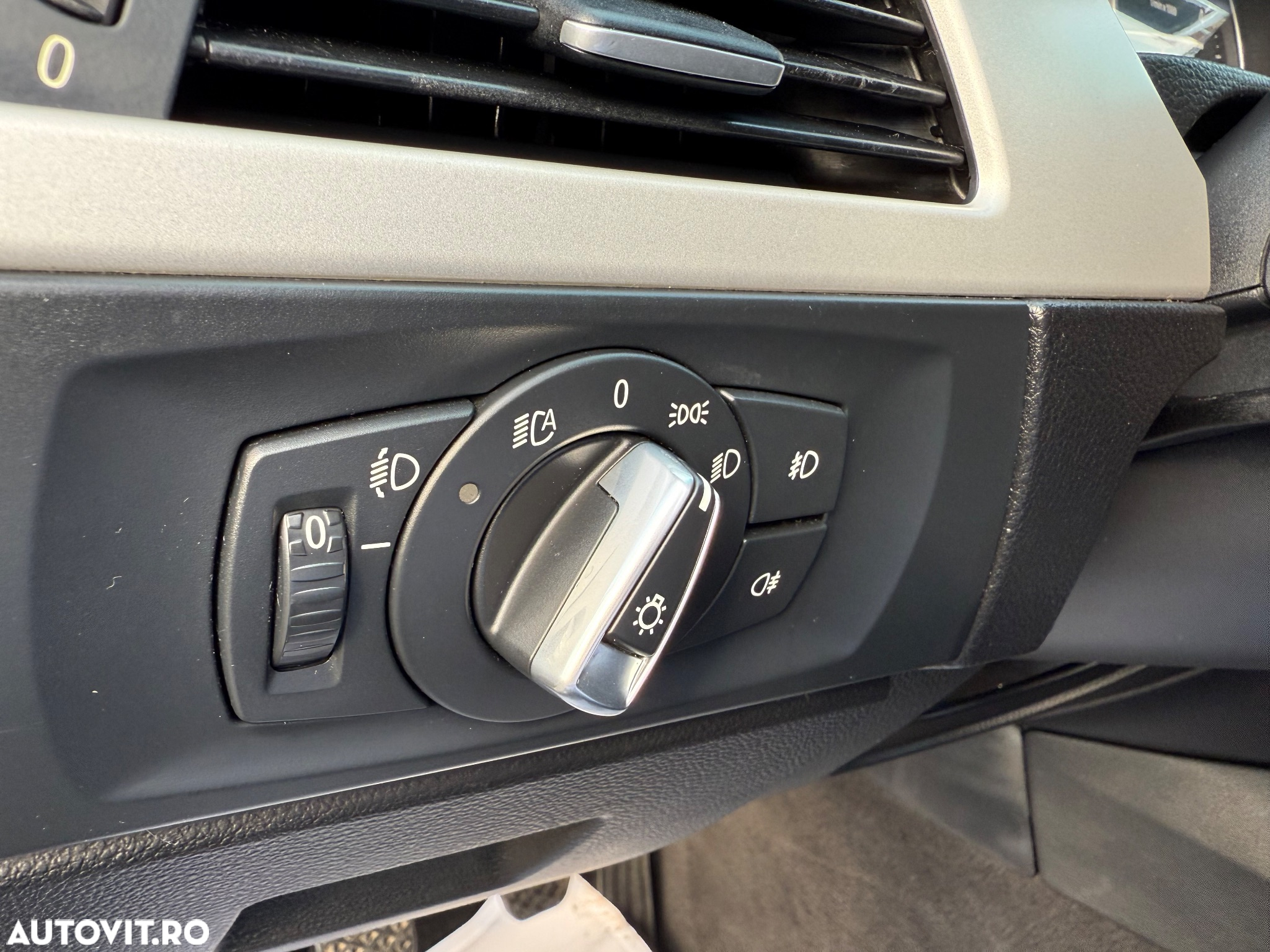 BMW Seria 3 318d Sport Line - 12