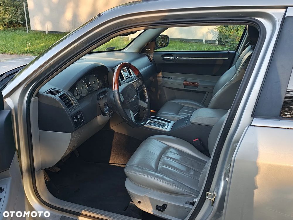 Chrysler 300C 5.7 V8 HEMI AWD Automatik - 13