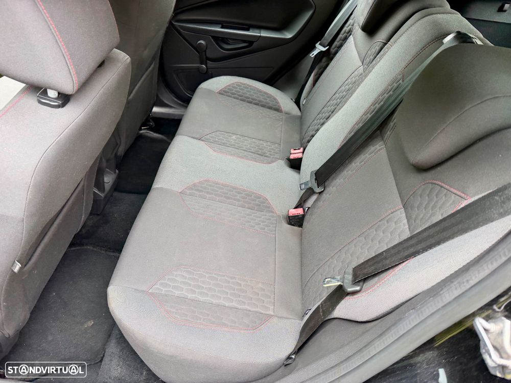 Ford Fiesta 1.5 TDCi STLine - 22