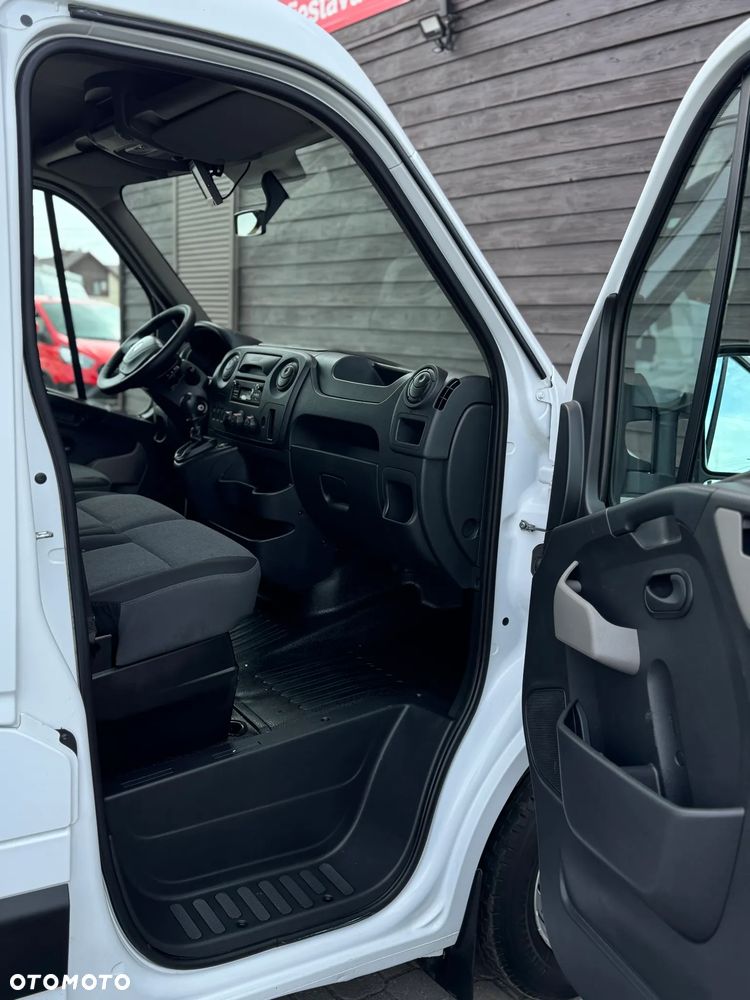Renault MASTER KONTENER Niskopodwoziowy! Webasto!! Pod Food Truck!  * Auto Kupione w ASO Renault * Gwarancja  *  2,3 145Km * Bardzo oszczędny i dynamiczny silnik * 6-cio Stopniowa Skrzynia Biegów * System Extended Grip *  Lusterko Wide View *  Klimatyzacja * Tempomat * MP3 * Bluetooth * USB * - 15