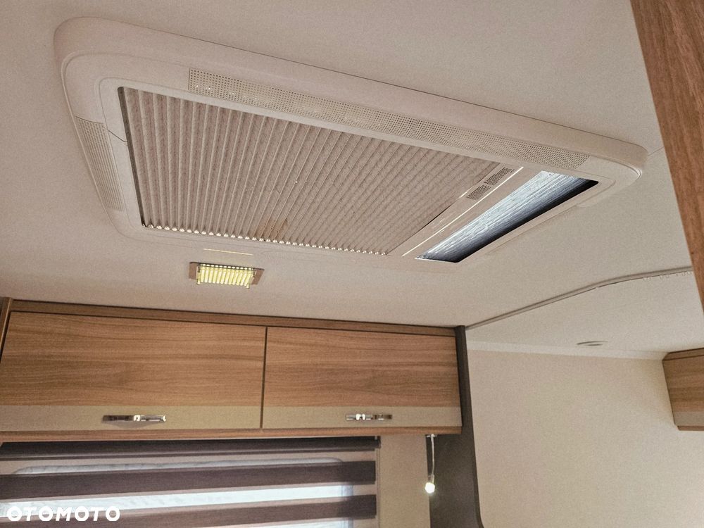 Caravelair WŁĄCZ FILMIK. DMC 1150. ŁÓŻKO MAŁZEŃSKIE, SYPIALNIO JADALNIA. ŁAZIENKA. PIĘKNA. - 17