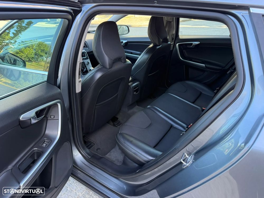 Volvo V60 2.0 D3 Summum - 6