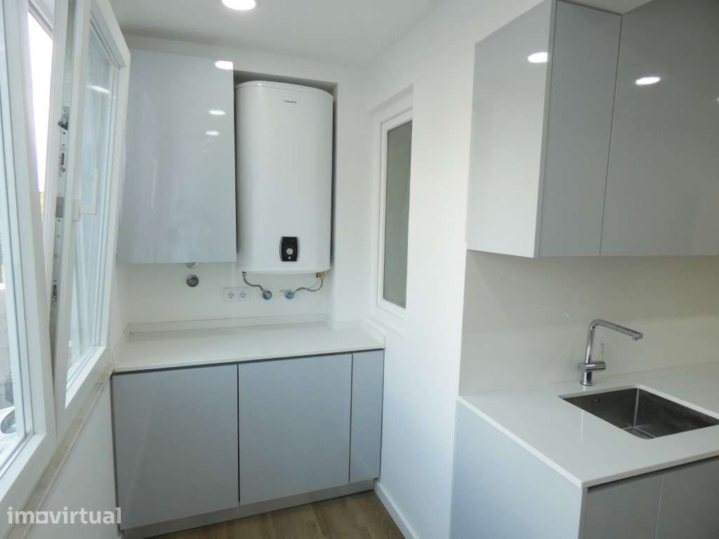 Apartamento T4 - Totalmente Remodelado - Grande imagem: 3/50