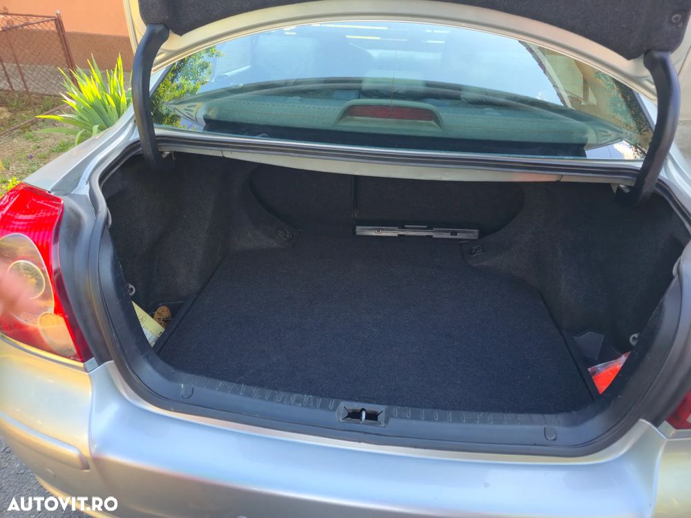 Toyota Avensis 2.0 D-4D Station Executive - 14