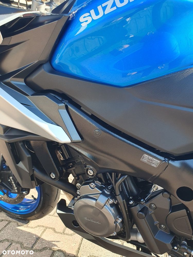 Suzuki GSX - 15