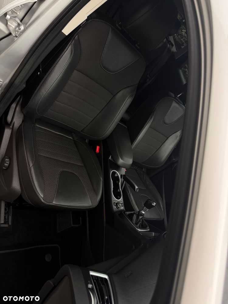 Ford Kuga 1.5 EcoBoost 2x4 Titanium - 25