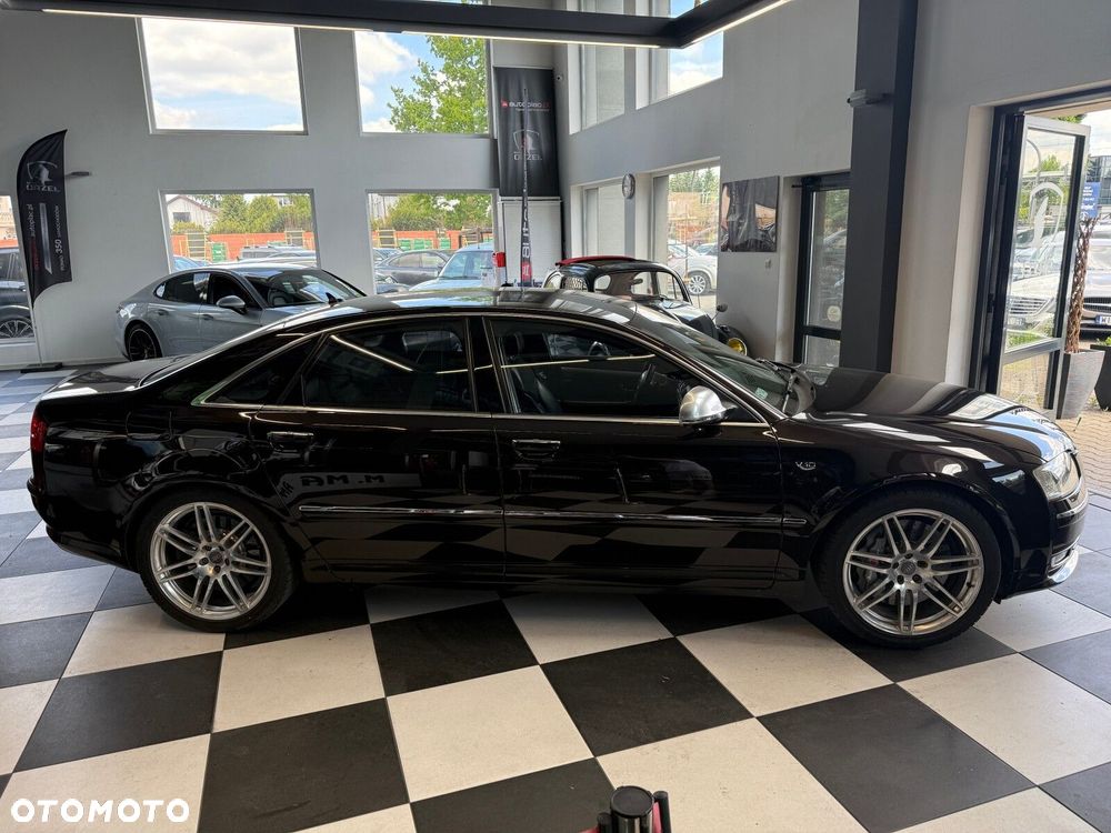 Audi S8 - 4