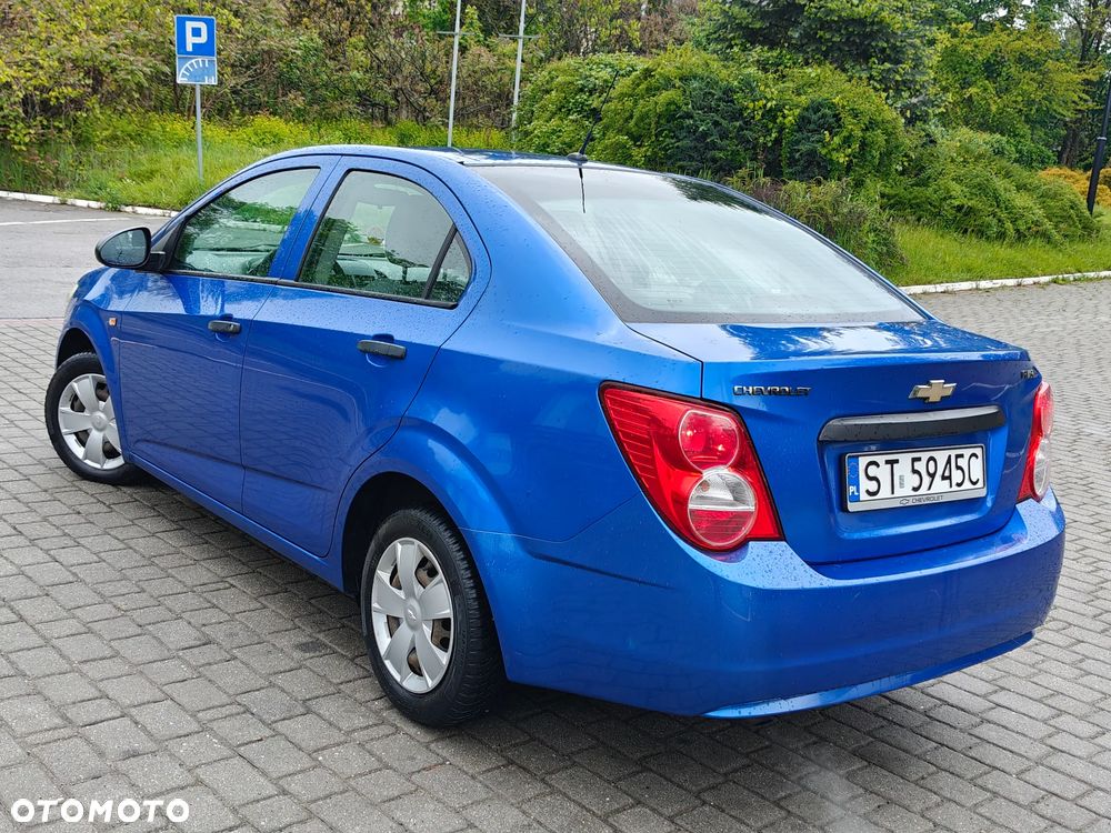 Chevrolet Aveo - 4
