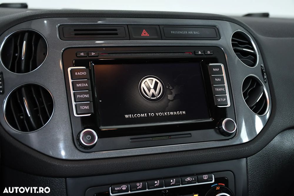Volkswagen Tiguan 2.0 TDI DPF 4Motion BlueMotion Technology Lounge Sport & Style - 16