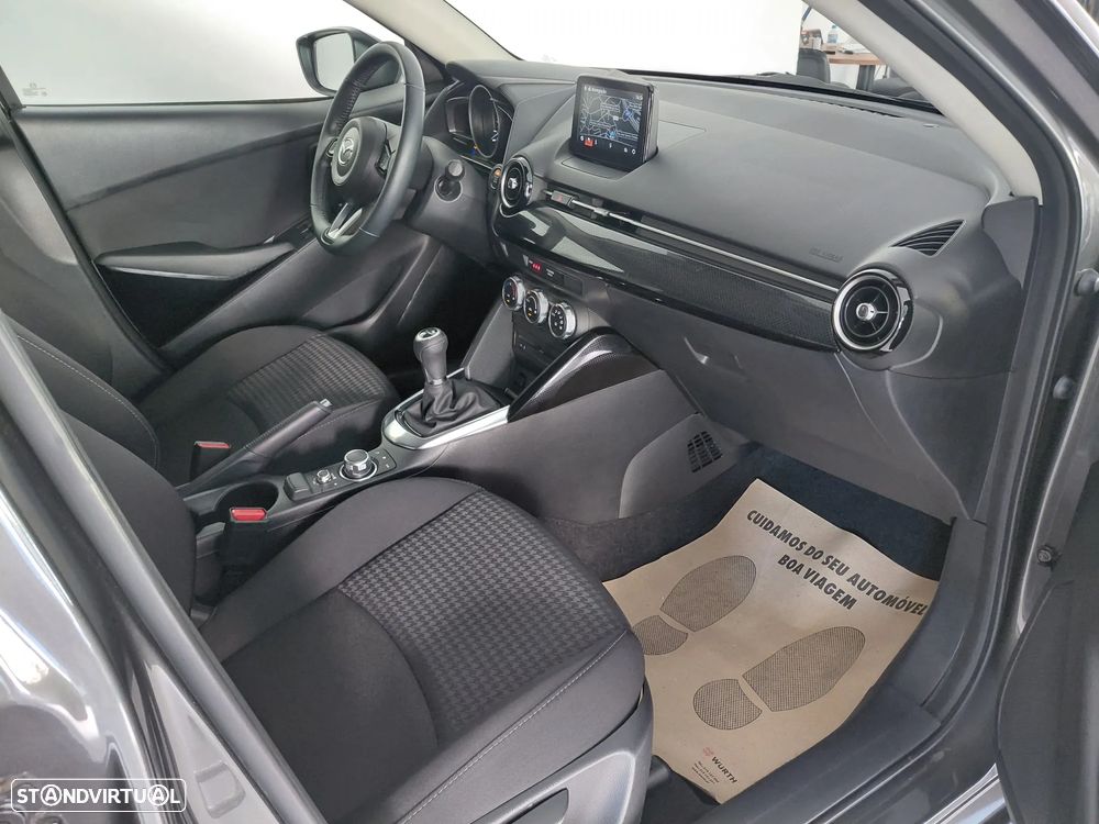 Mazda 2 1.5 Sky-G Evolve Navi - 33