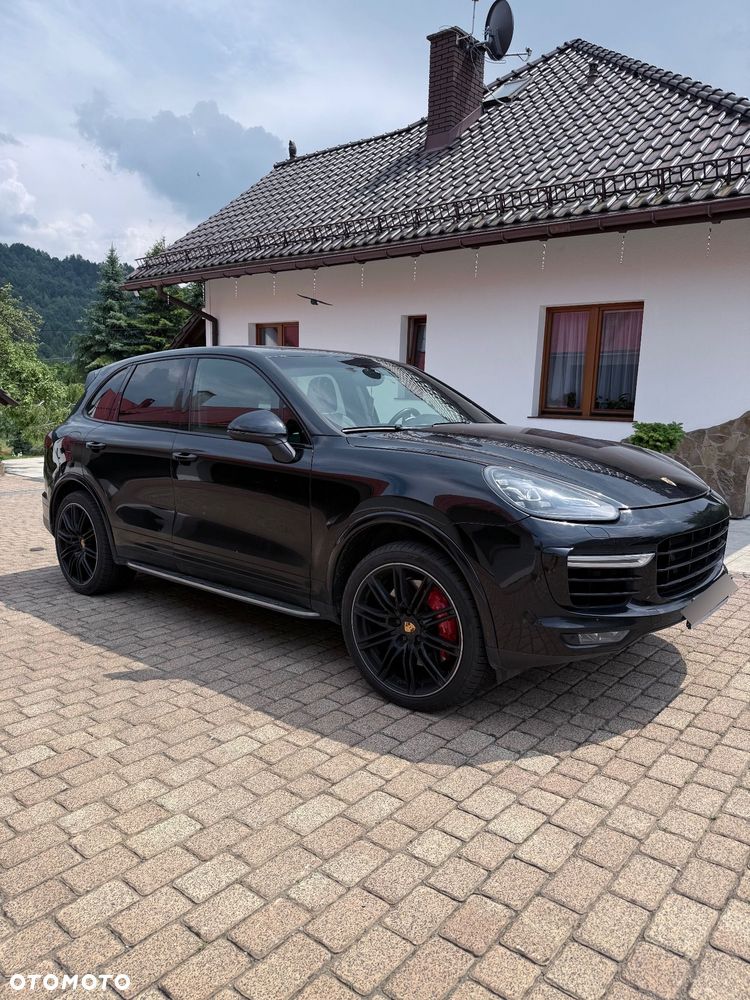 Porsche Cayenne - 1