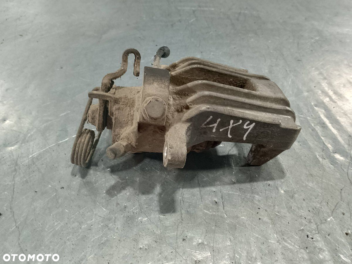 ZACISK HAMULCOWY LEWY TYŁ 4X4 OCTAVIA I LIFT 1.9 - 2