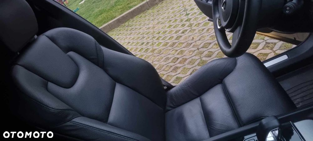 Volvo XC 60 B4 D AWD Plus Dark - 12