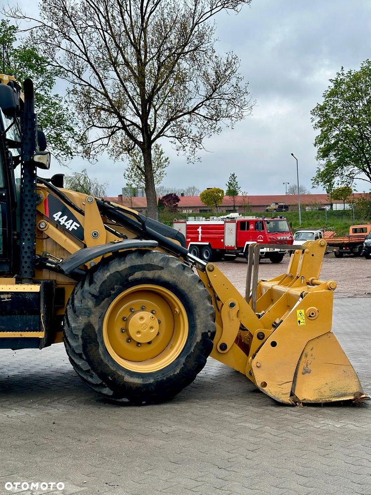Caterpillar CAT 444F - 4