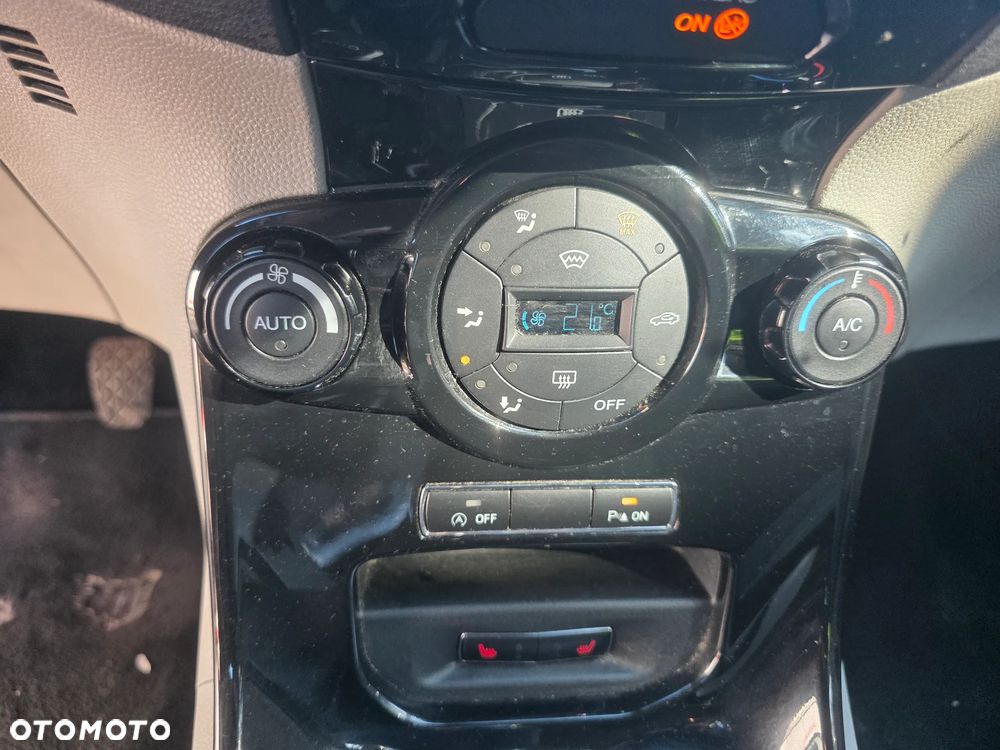 Ford Fiesta 1.0 EcoBoost Titanium - 24