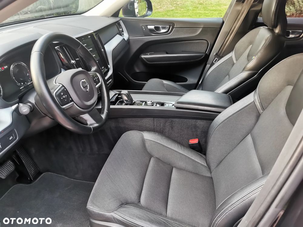 Volvo XC 60 B4 D AWD Geartronic Momentum Pro - 23
