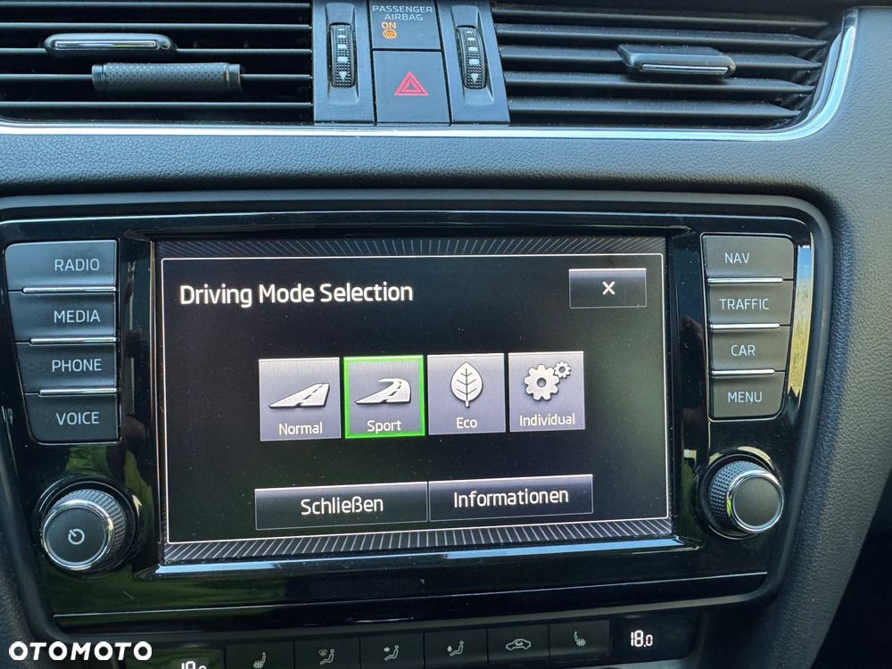 Skoda Octavia 2.0 TDI DSG RS - 27