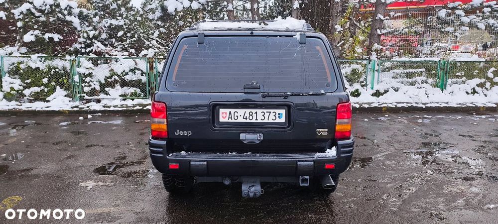 Jeep Grand Cherokee - 24