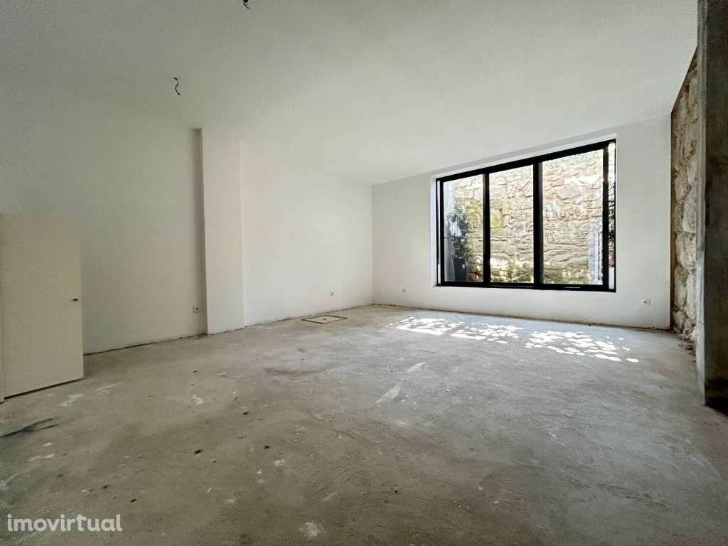 Loja Nova a Praça Velasquez / Antas / Porto - Grande imagem: 3/21