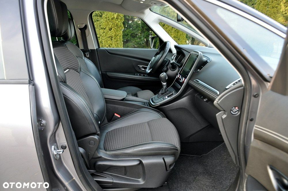Renault Grand Scenic - 17