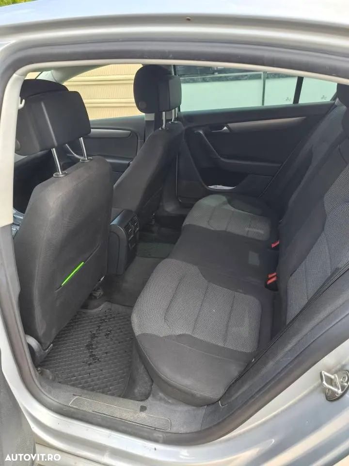 Volkswagen Passat 2.0 TDI BlueMotion Tehnology DSG Comfortline - 9