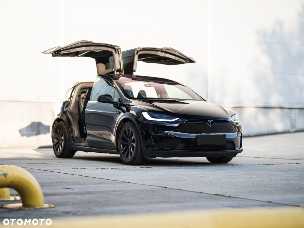 Tesla Model X - 12