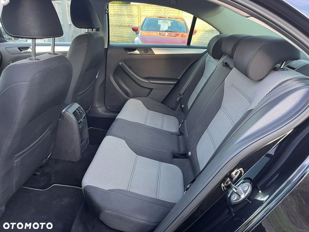Volkswagen Jetta - 24