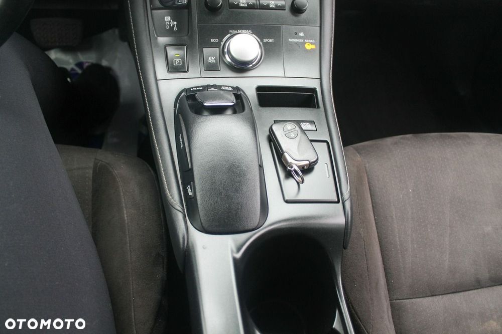 Lexus CT - 21