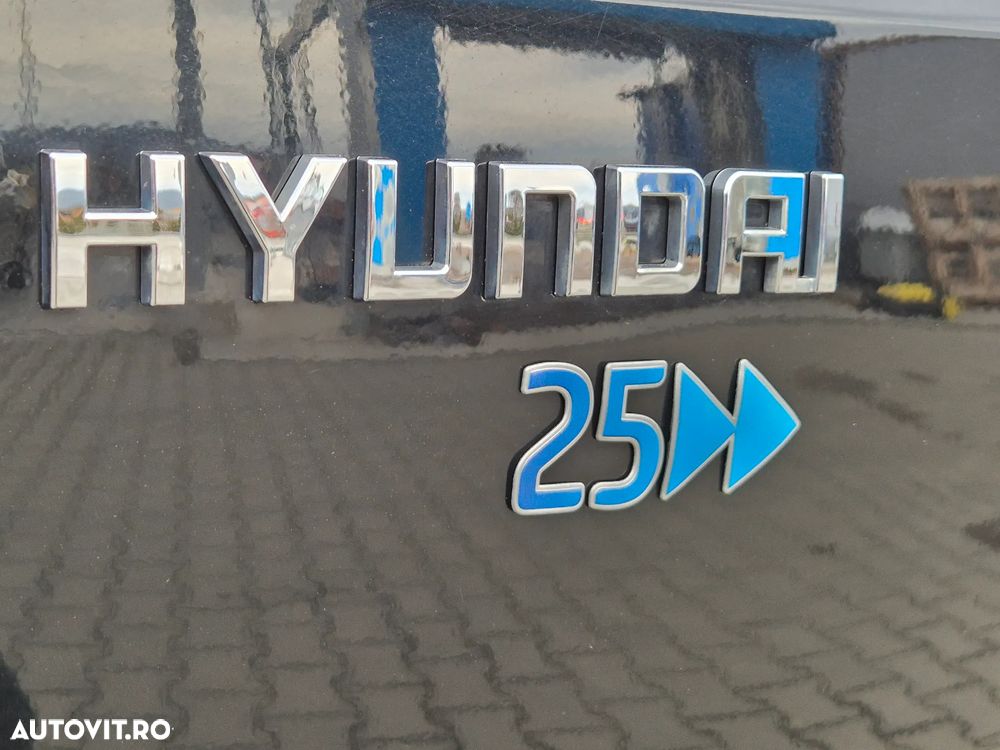 Hyundai Tucson 2.0 CRDI 4WD Automatik 25 Jahre - 24