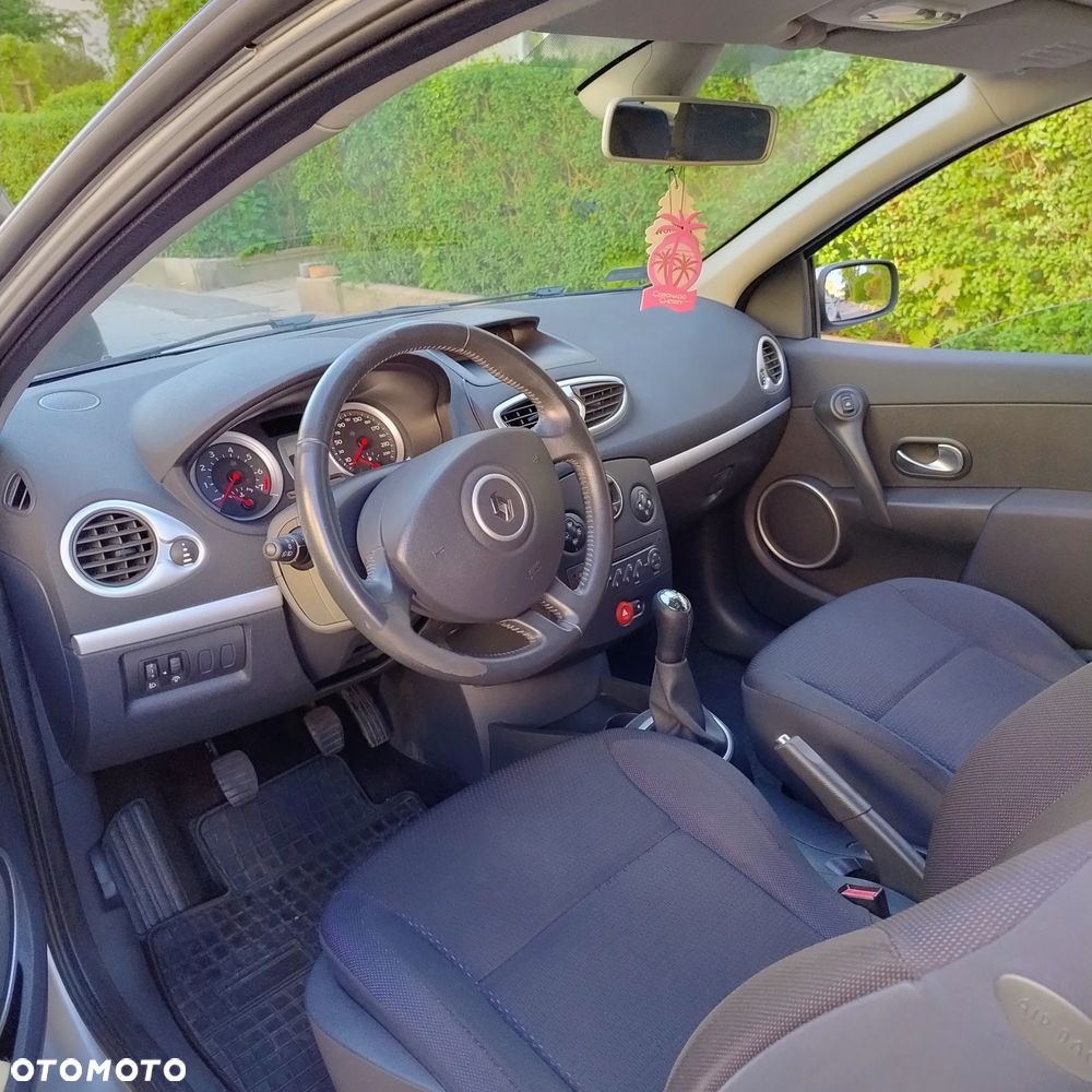 Renault Clio - 16