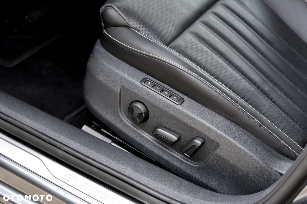 Skoda Superb 2.0 TSI 4x4 L&K DSG - 17