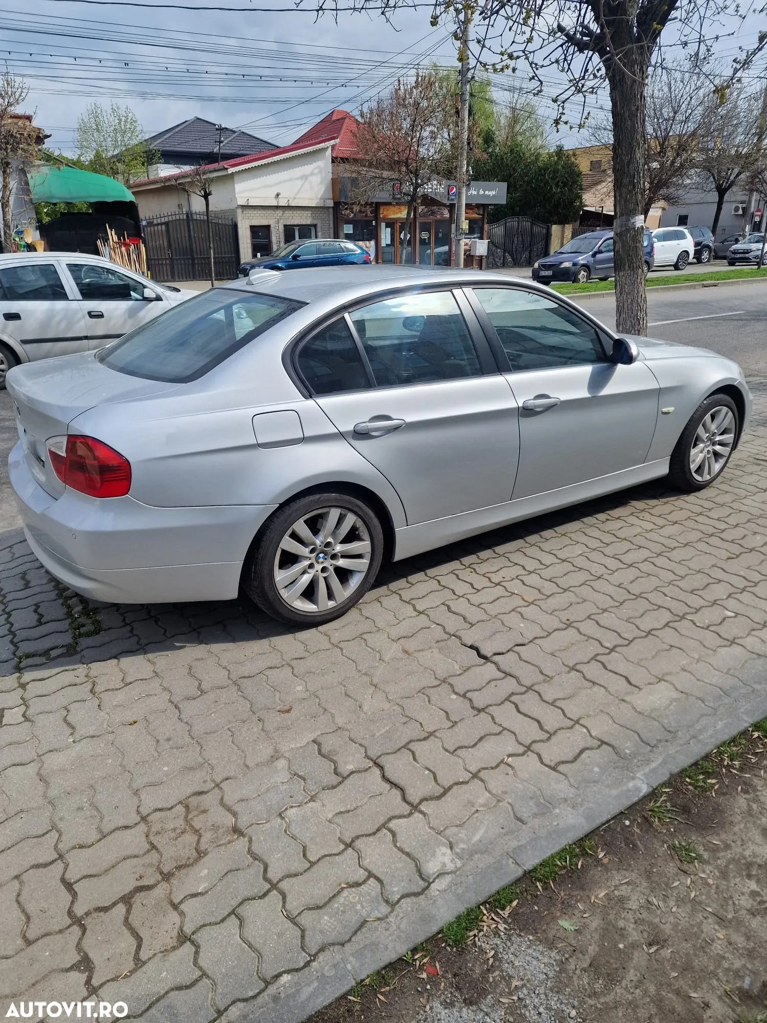 BMW Seria 3 320i - 3