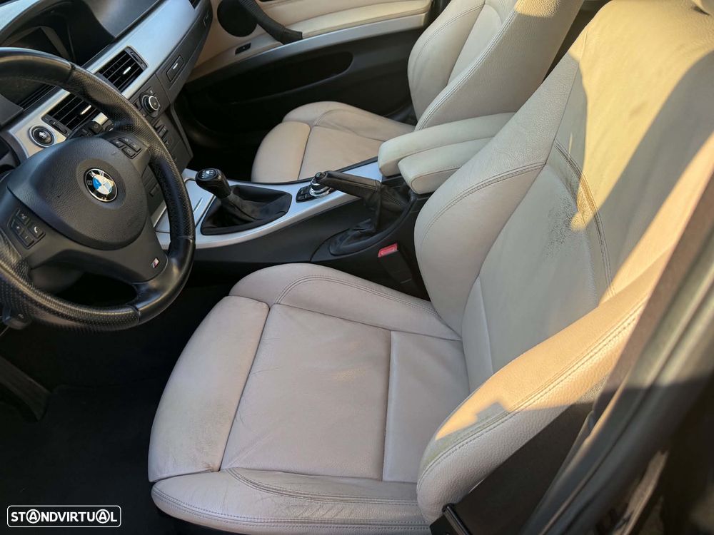 BMW 320 d Pack M - 14