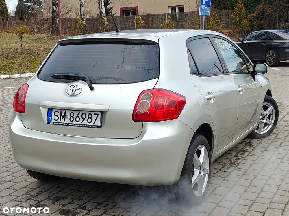 Toyota Auris 2.0 D-4D Executive - 4