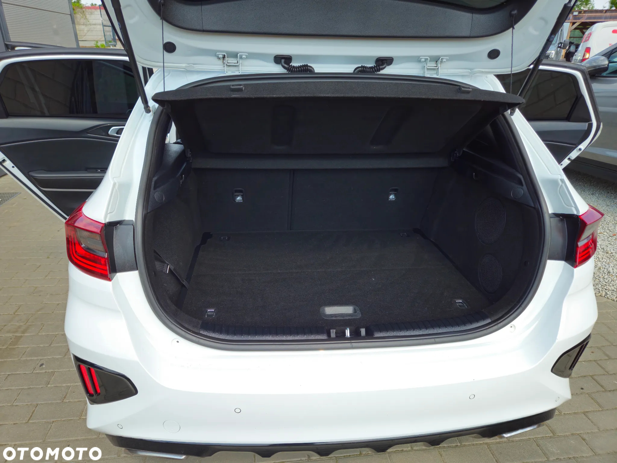Kia Ceed 1.6 T-GDI GT - 24