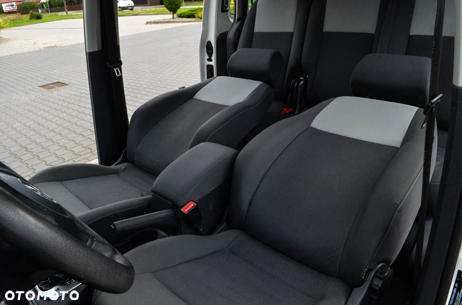 Volkswagen Caddy 1.6 (5-Si.) DSG BMT Edition 30 - 32