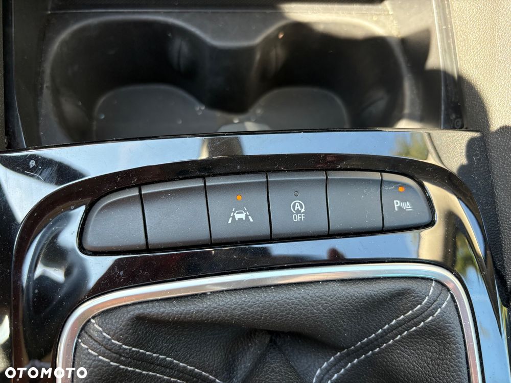 Opel Insignia - 30