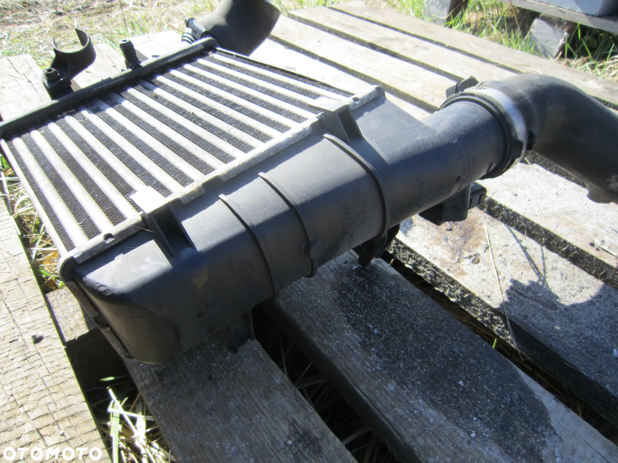 Intercooler chłodnica powietrza Audi 8E0145805AA - 2