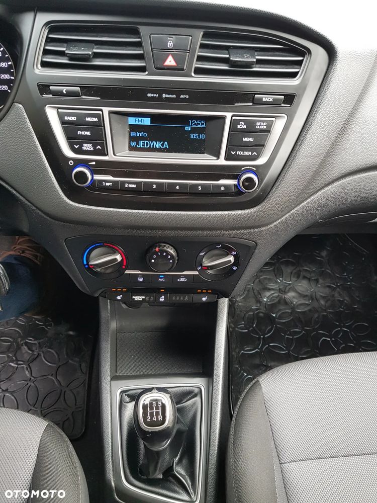 Hyundai i20 blue 1.2 Trend - 30