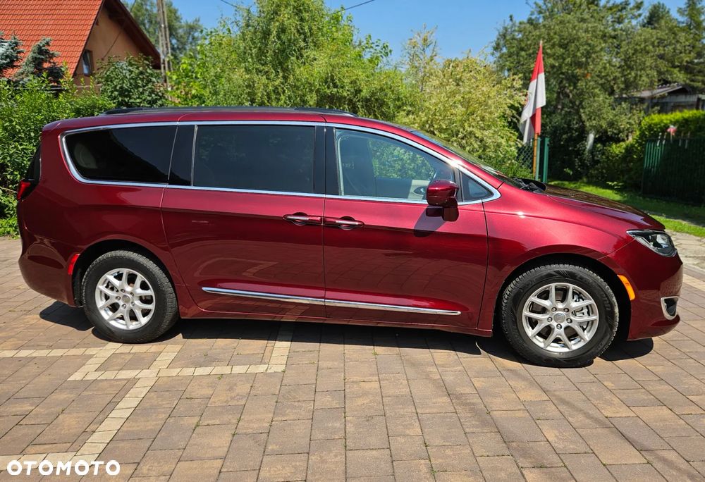 Chrysler Pacifica - 8